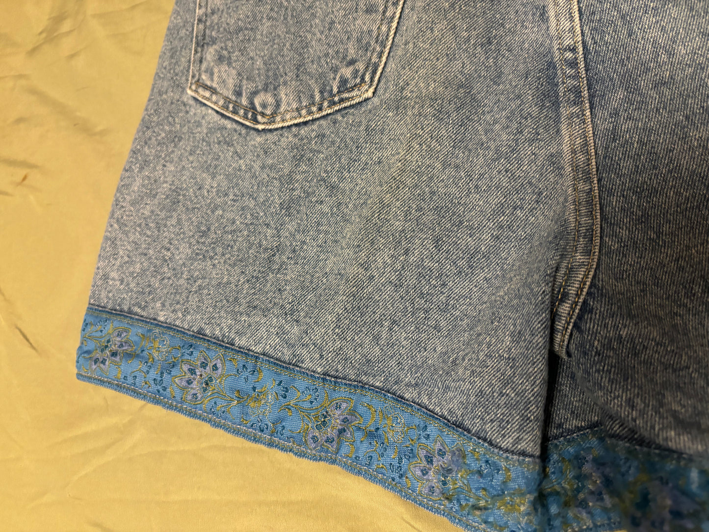 Vintage Floral Trim Shorts (12)