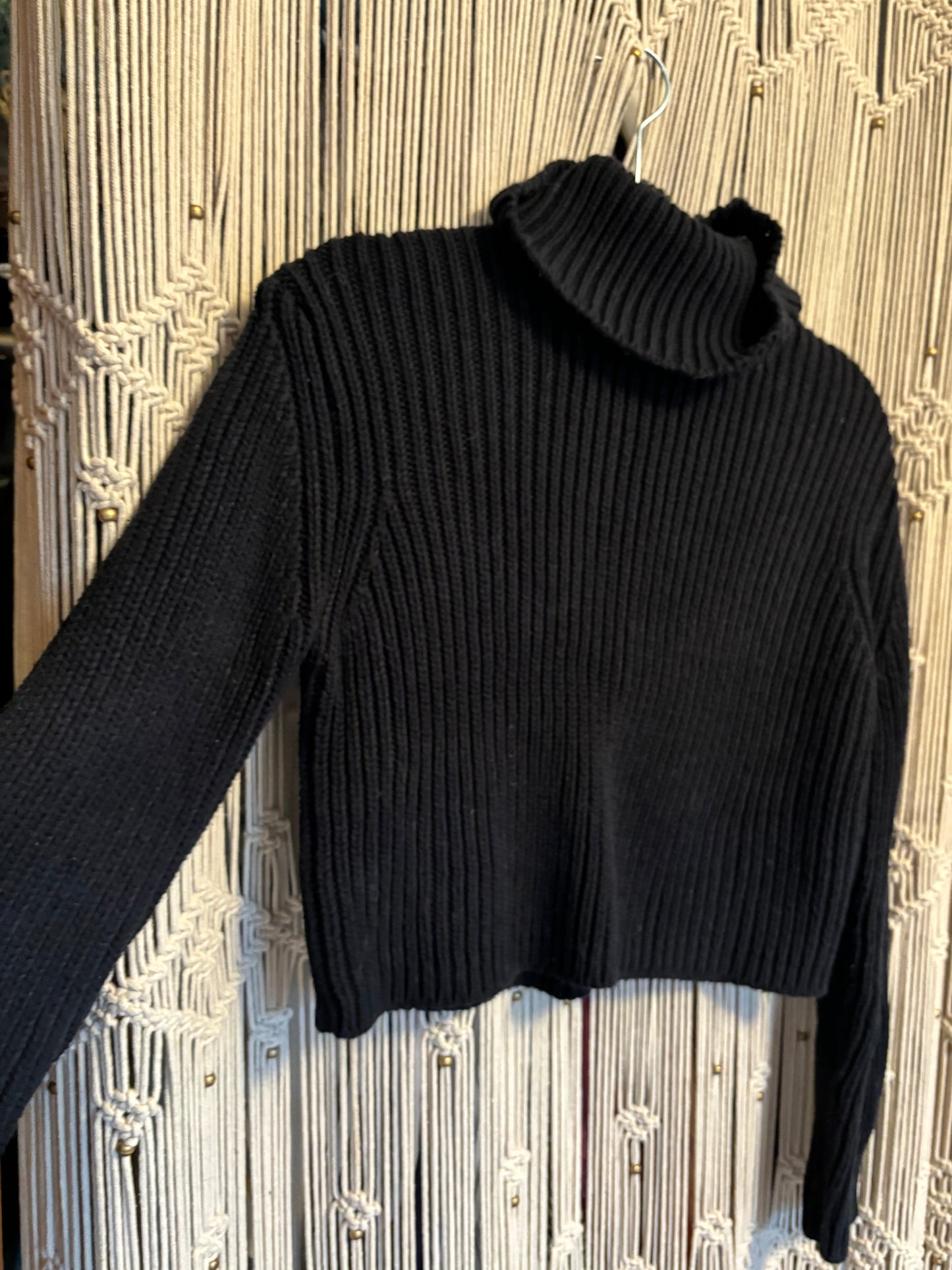 Cropped Turtle Neck Black Sweater (S)