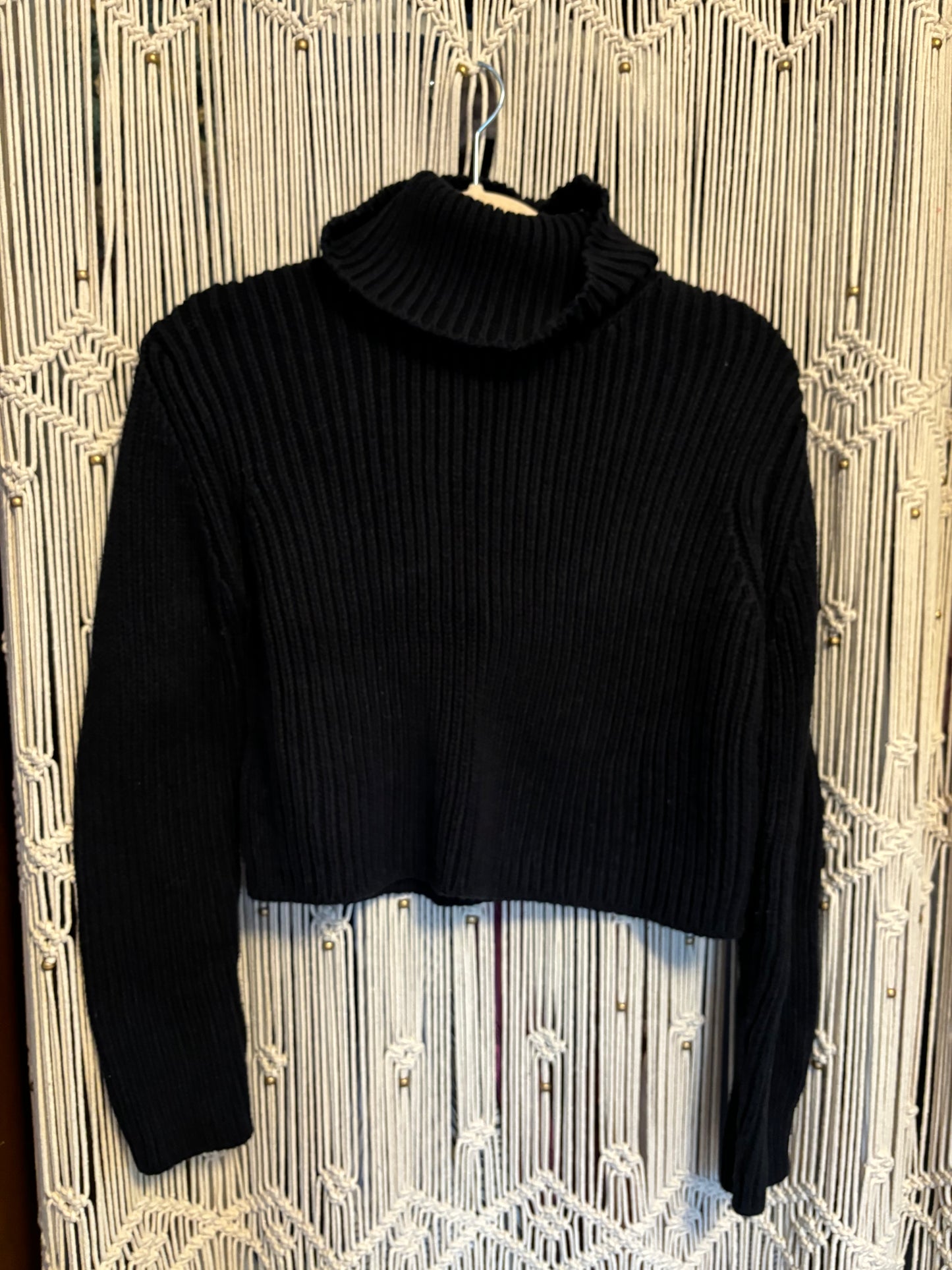 Cropped Turtle Neck Black Sweater (S)