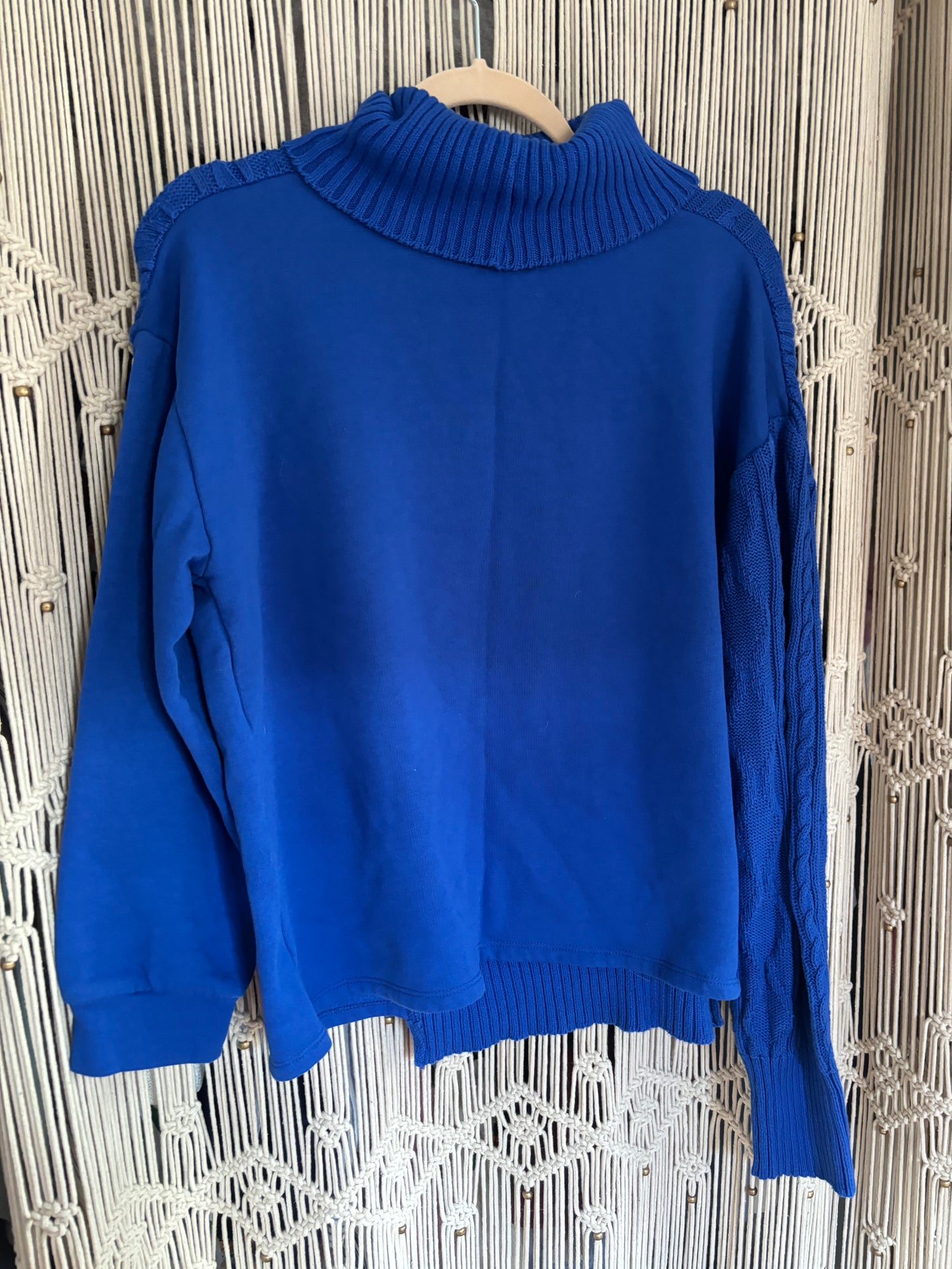 Blue Sweater/Sweatshirt (S)