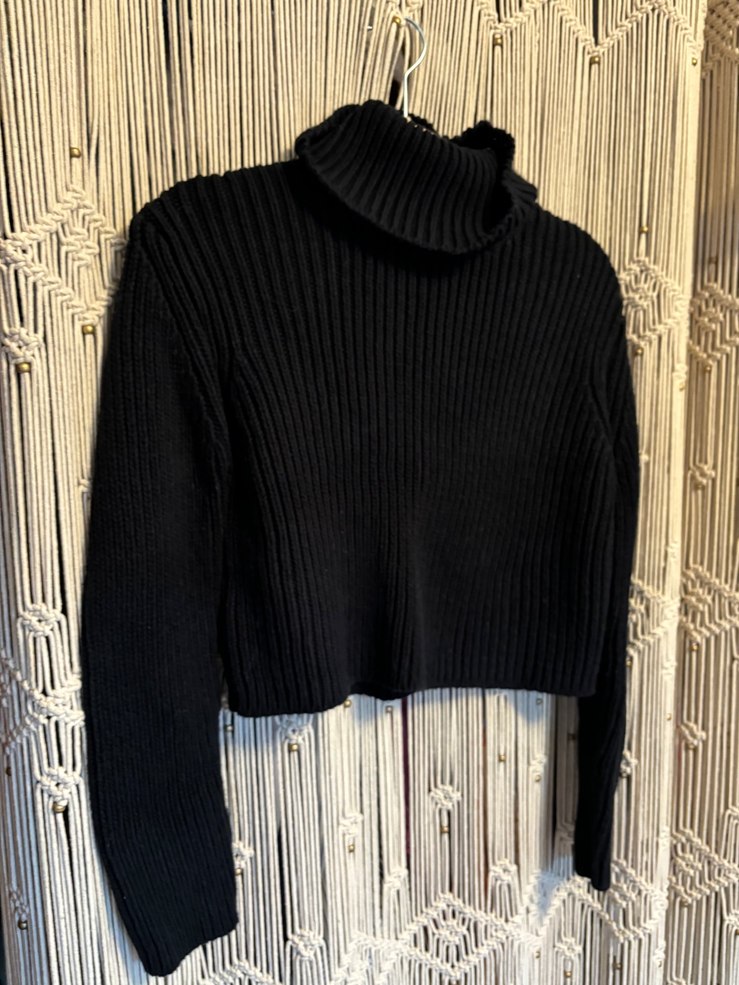 Cropped Turtle Neck Black Sweater (S)